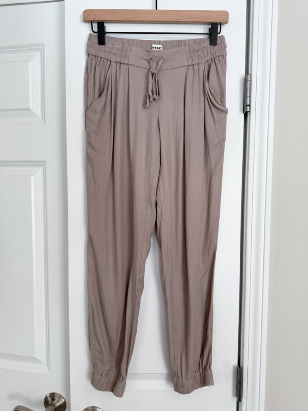 Aritzia Sunday Best Lightweight Joggers
